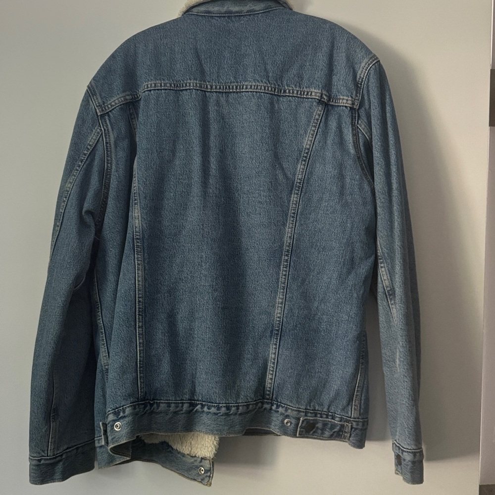 Levi's Light Blue Denim Jacket with Cream Sherpa Lining - Picture 4 of 4